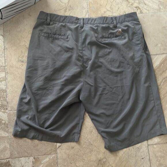 Adidas gray men’s golf shorts size 38 - Picture 4 of 4